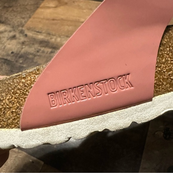 Birkenstock Gizeh Patent Leather Sandals - Picture 10 of 10